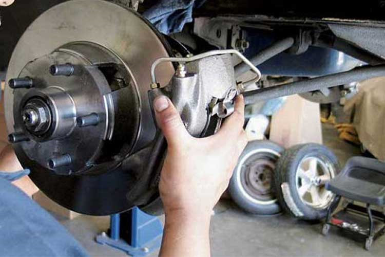 Những nguyên nhân hàng đầu khiến ôtô uống xăng